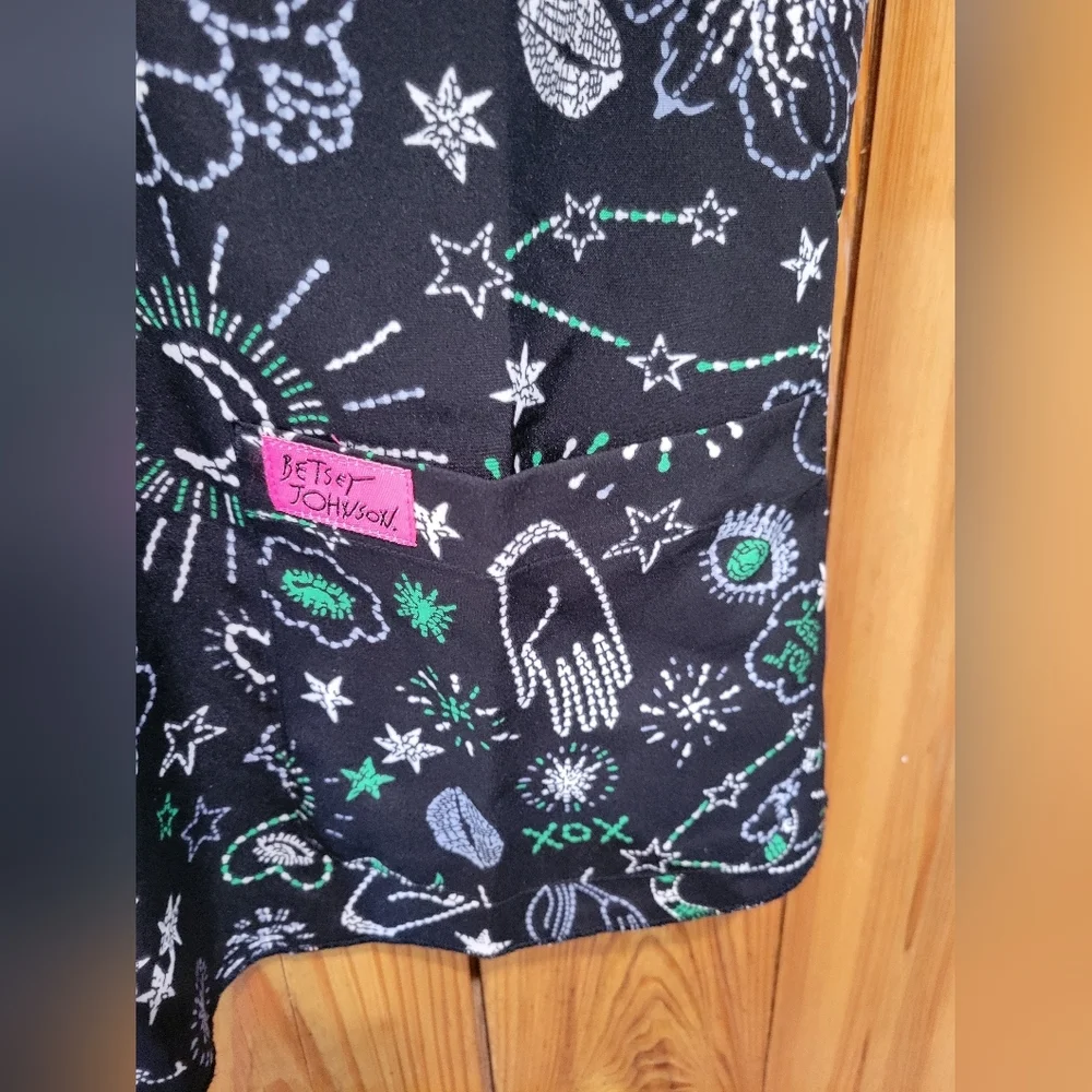 Women's Black Floral Top - Picture 4 of 12